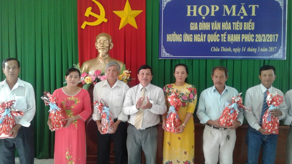 hinh hop mat ngay gia dinh