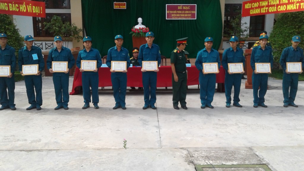 Khen thưởng cho các cá nhân, đơn vị đoạt giải