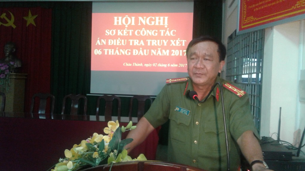 UVTVHU, Đại tá-Trưởng CA huyện Ngô Xuân Tư phát biểu chỉ đạo Hội nghị