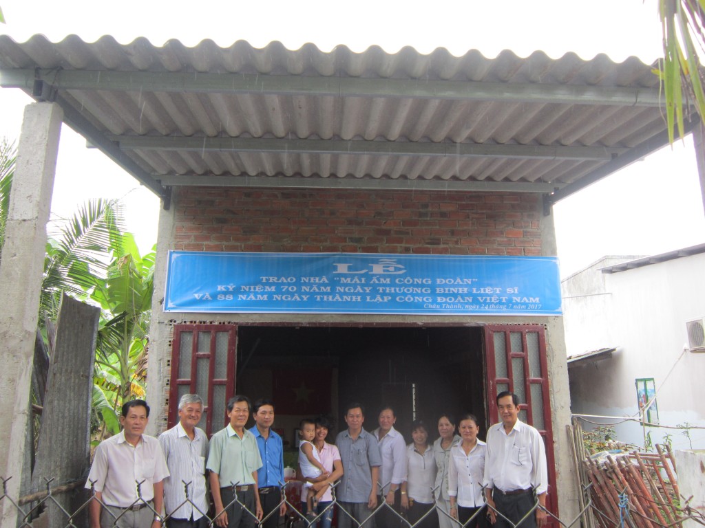 Lễ bàn giao Mái ấm công đoàn cho CĐV Nguyễn Trần Ngọc Diễm