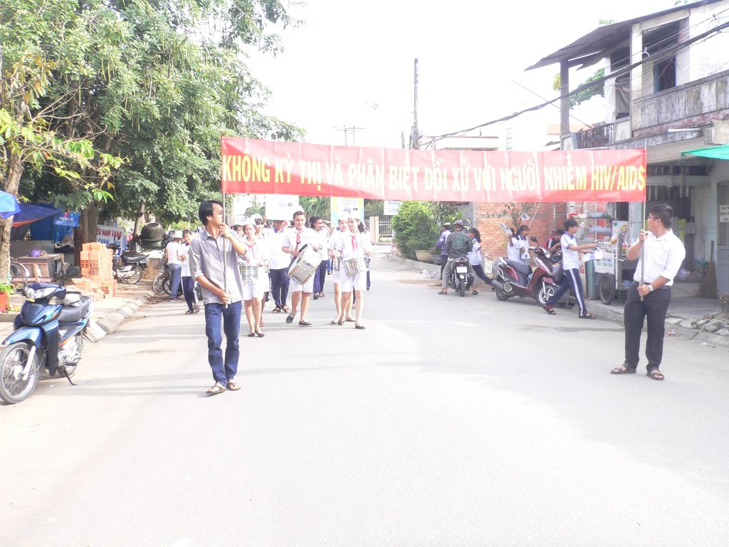 Diễu hành hưởng ứng Tháng hành động phòng chống AIDS