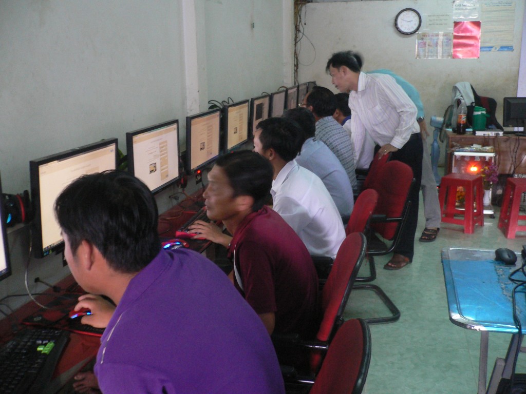 Lớp hướng dẫn truy cập Internet cho cán bộ, hội viên nông dân