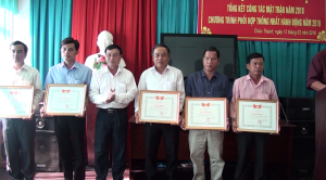 Các tập thể và cá nhân hoàn thành xuất sắc công tác mặt trận năm 2018 được khen thưởng tại hội nghị