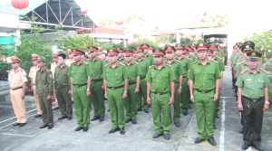 Lực lượng công an huyện Châu Thành chào cờ trước lễ ra quân trấn áp tội phạm đầu năm