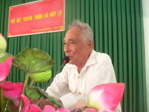 Ông Ngô Văn Tám, cán bộ lão thành cách mạng, nguyên Bí thư Đảng ủy xã Tân Lý Tây phát biểu tại buổi họp mặt