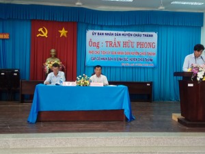 Ông Trần Hữu Phong - Phó Chủ tịch UBND huyện Châu Thành gặp gỡ nhân dân xã Bình Đức về Chỉ số PAPI